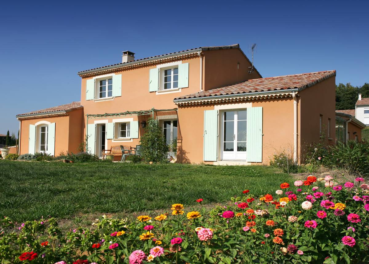 A Montmeyran, construction d'une belle maison provençale à étage proche d'Upie et d'Allex