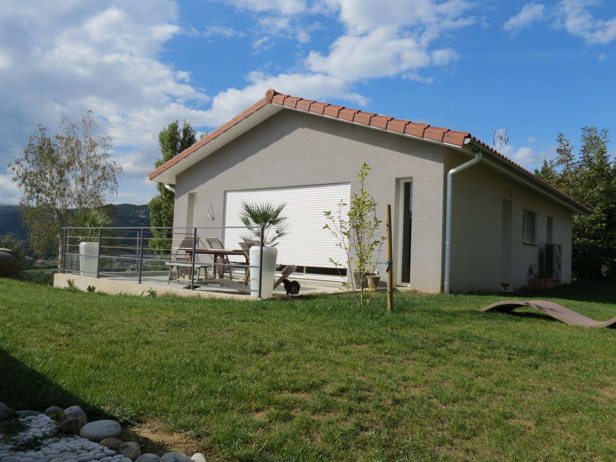 Construction d'une maison bioclimatique sur-mesure à étage à Saint-Péray, en Ardèche